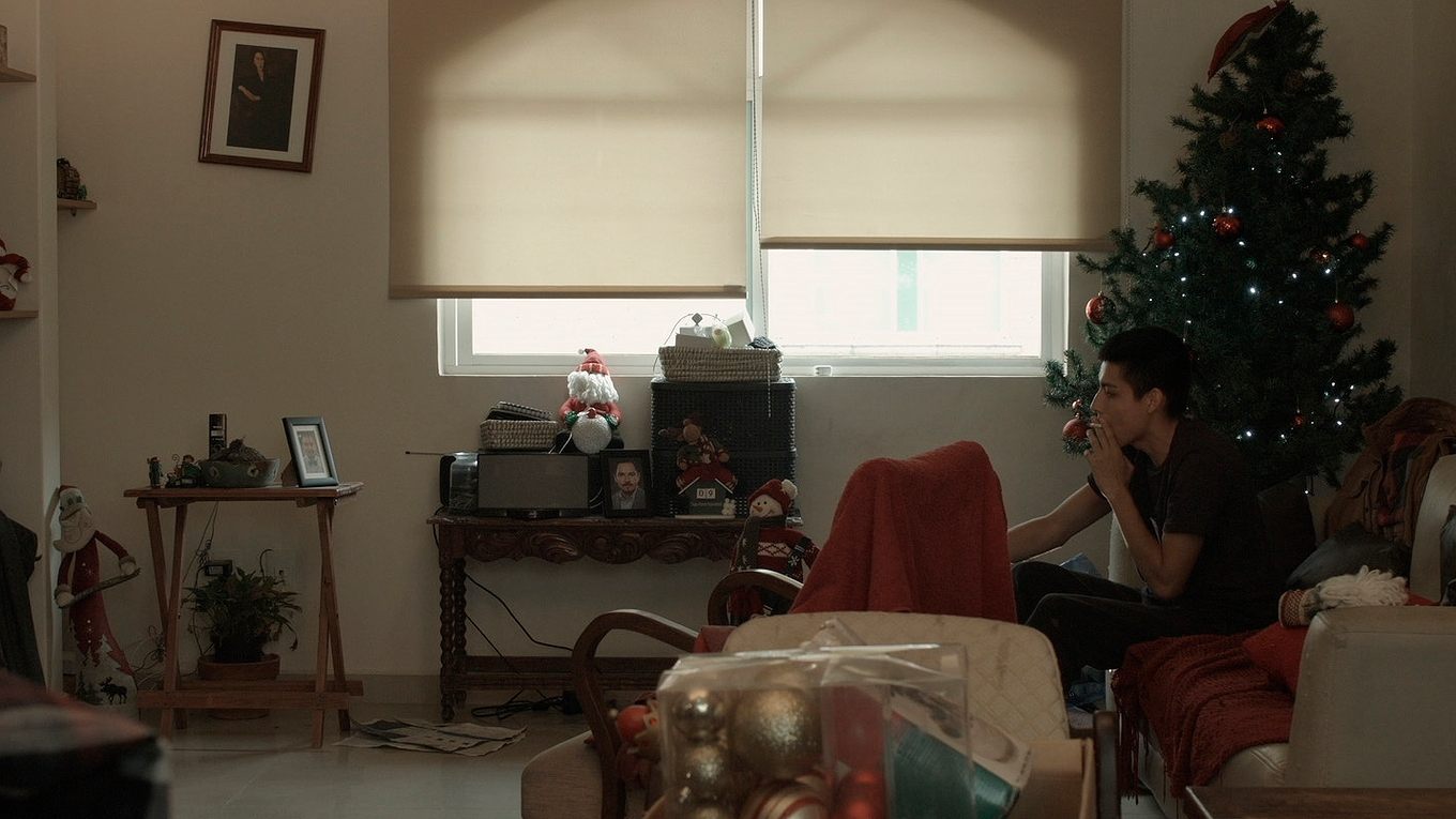 Luces de navidad o de la paloma y el perro (2020)