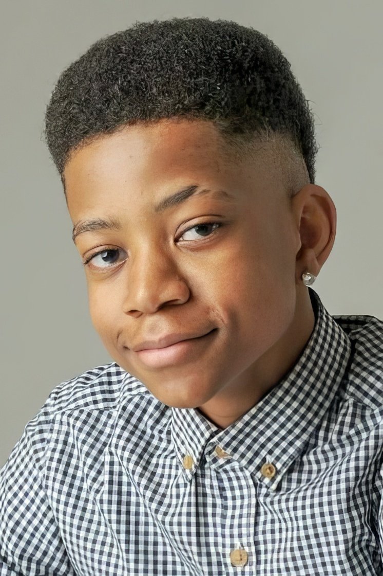 et billede af Travis Blake Hall