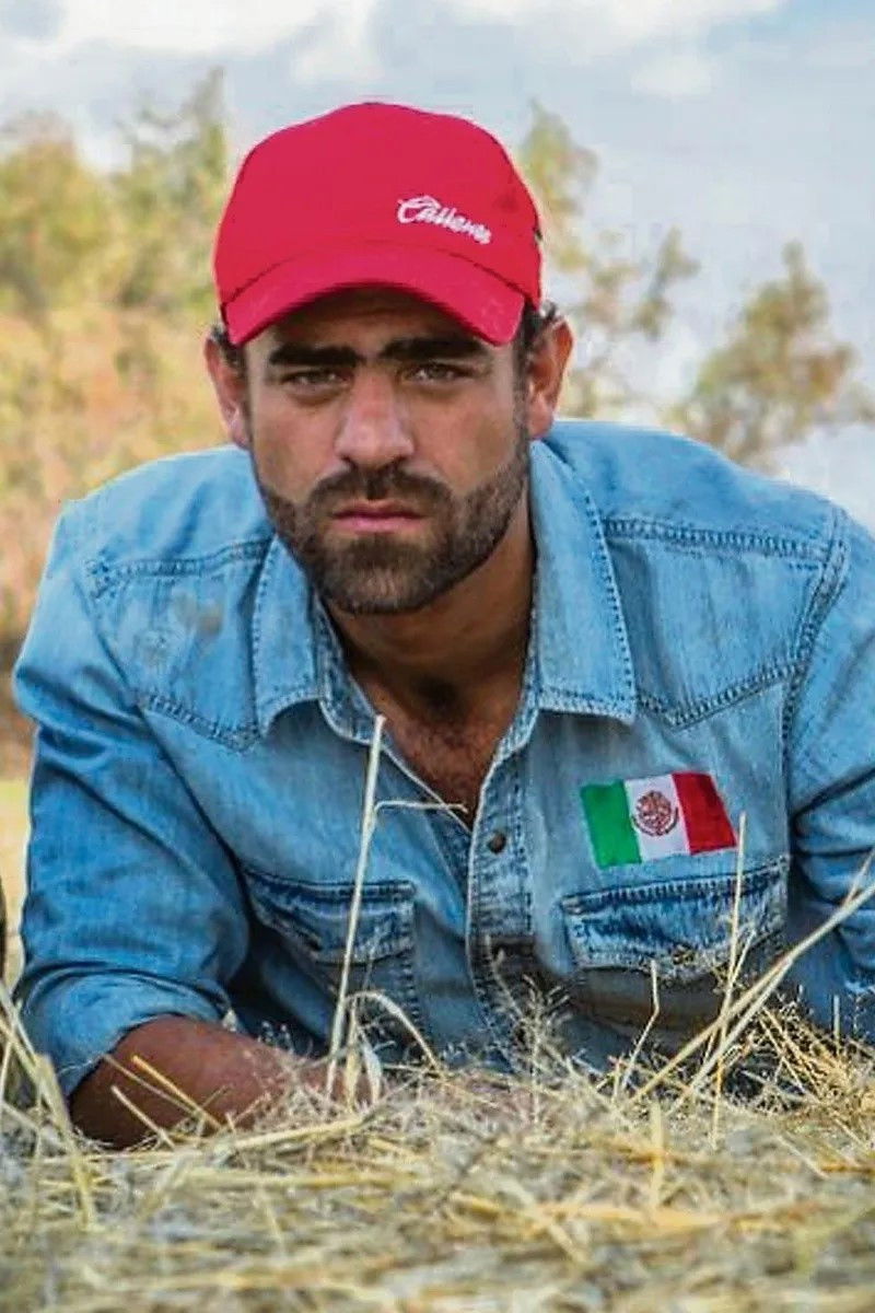 et billede af Arturo Islas Allende