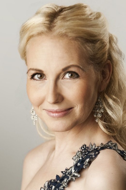 Dísella Lárusdóttir's picture in the cast