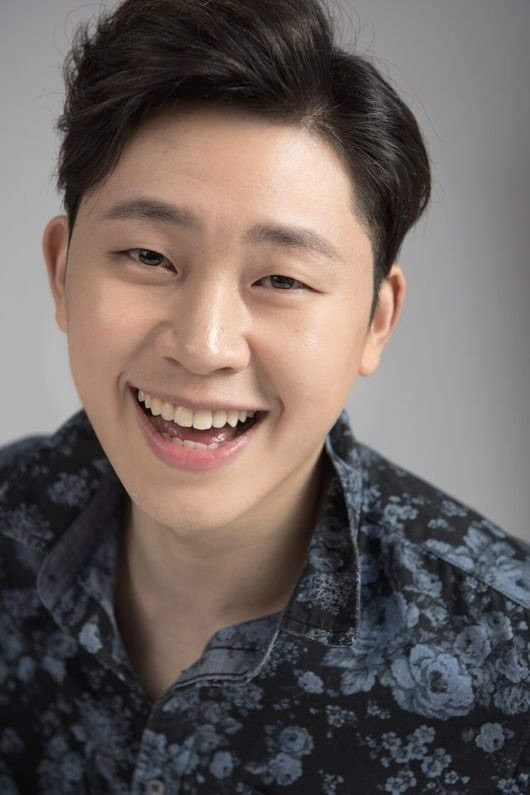 Lee Dal's picture in the cast
