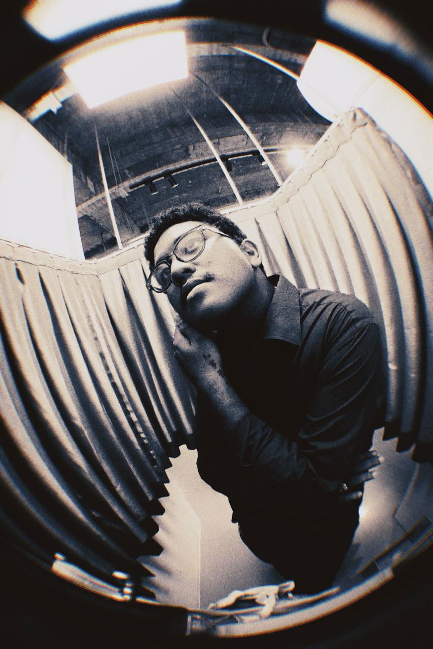 et billede af Jason Ezra Maail