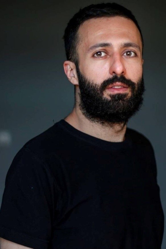 et billede af Hesam Mahmoudi