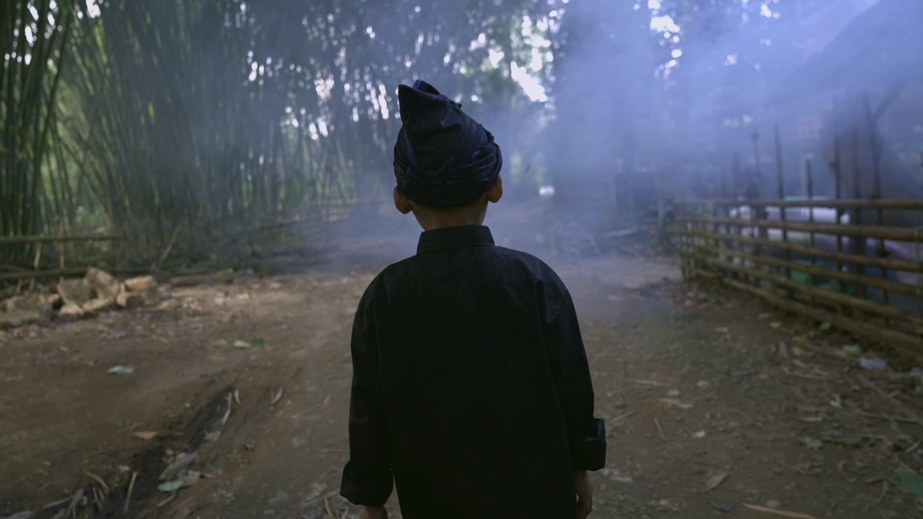 Tanah Tua: Yang Tak Terlihat Oleh Kota