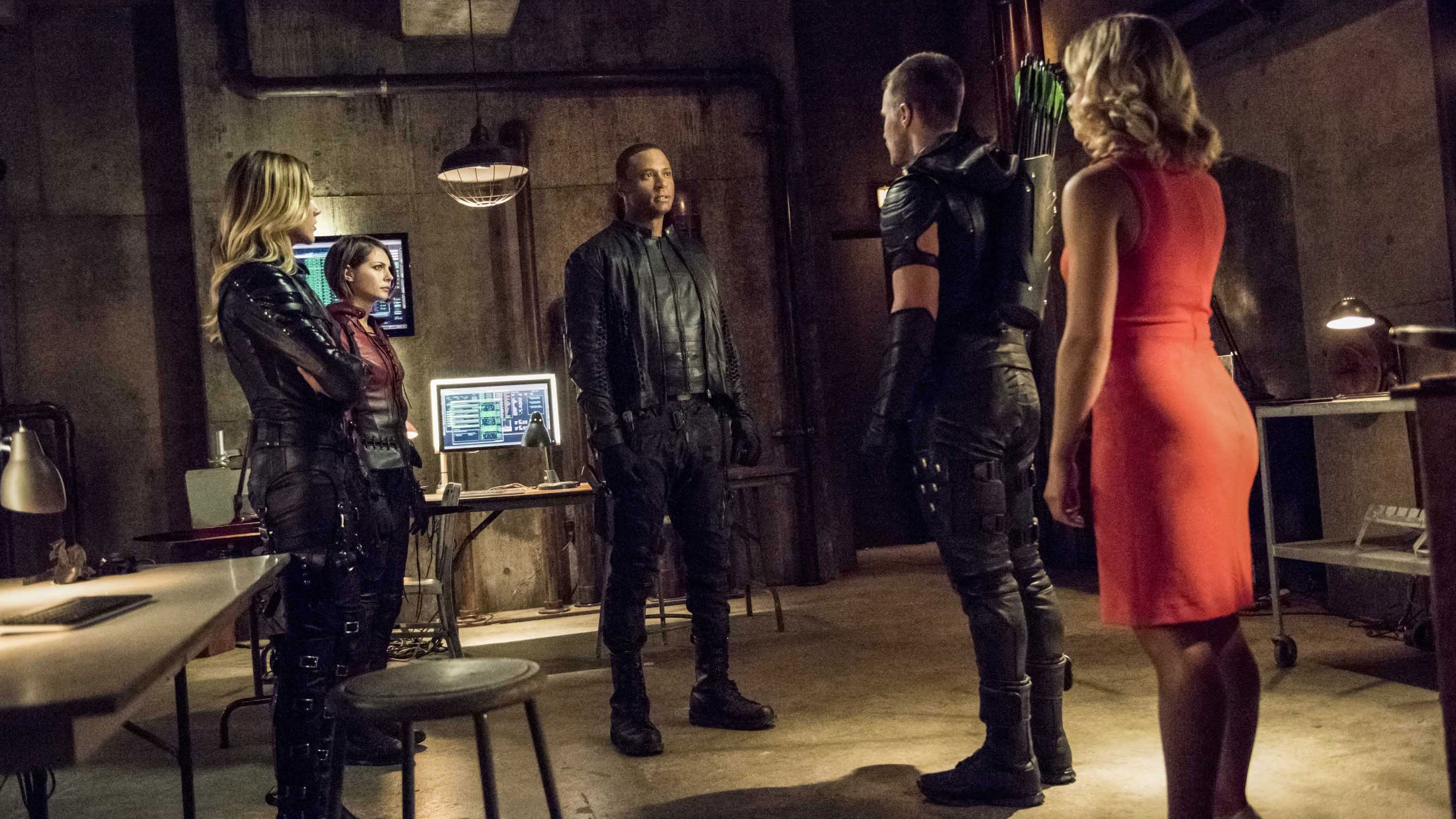 Arrow Season 4 :Episode 1  Green Arrow