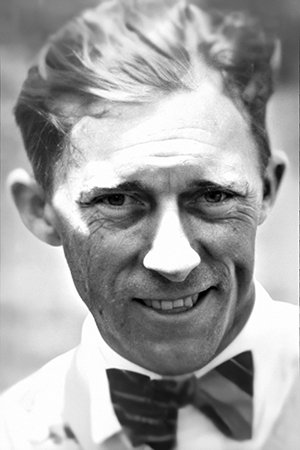 et billede af Lewis R. Foster