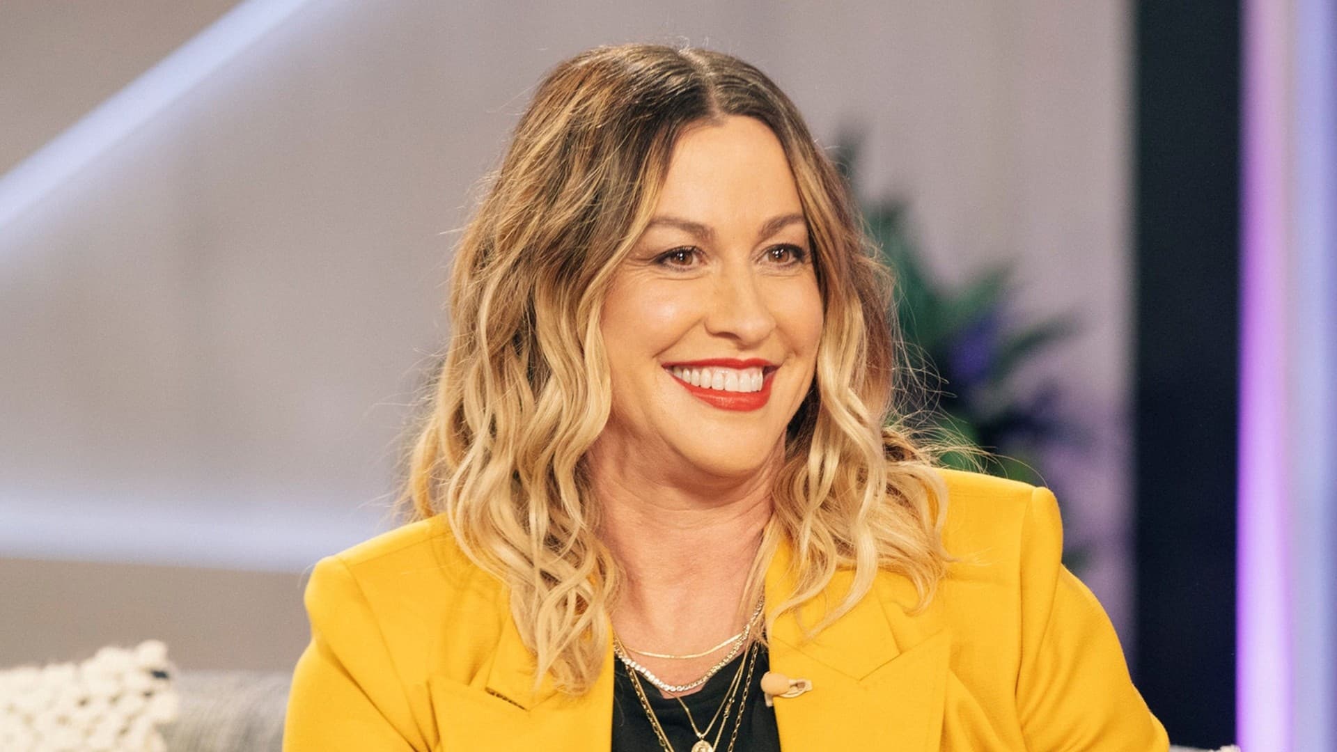 The Kelly Clarkson Show Season 3 :Episode 157  Alanis Morissette, Joe Alwyn, Harper Grae