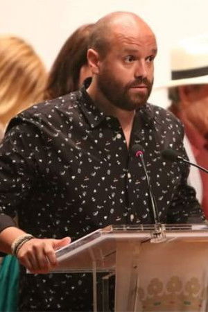 et billede af César F. Calvillo