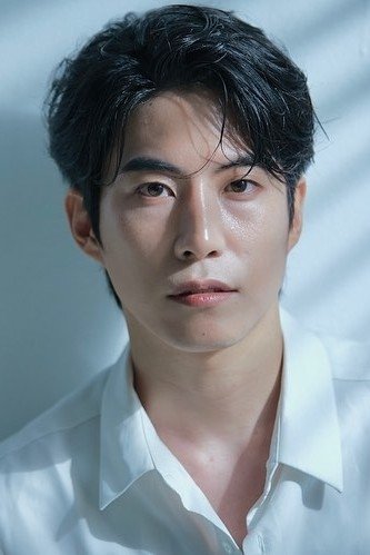 et billede af Seol Jun-su