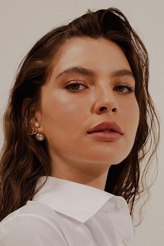 et billede af Alanis Guillen