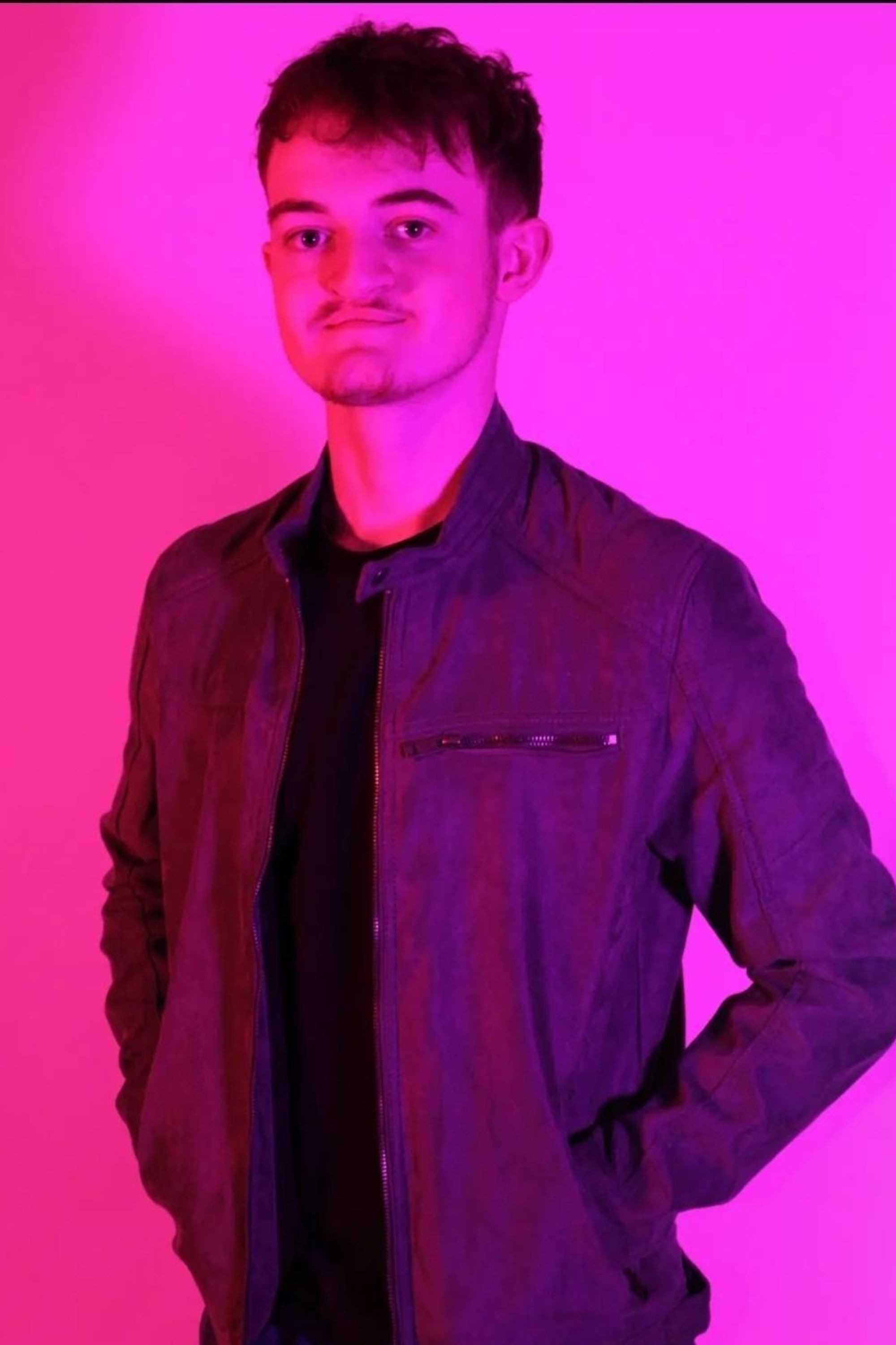 et billede af Adam Lock