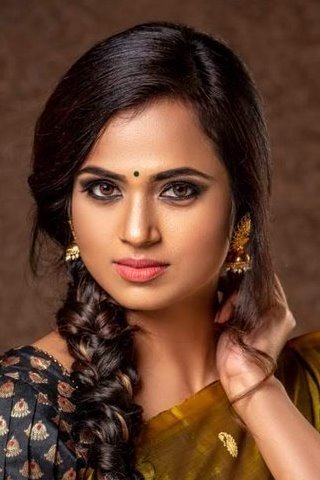 Ramya Pandian backdrop
