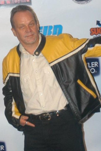 et billede af James Avalon