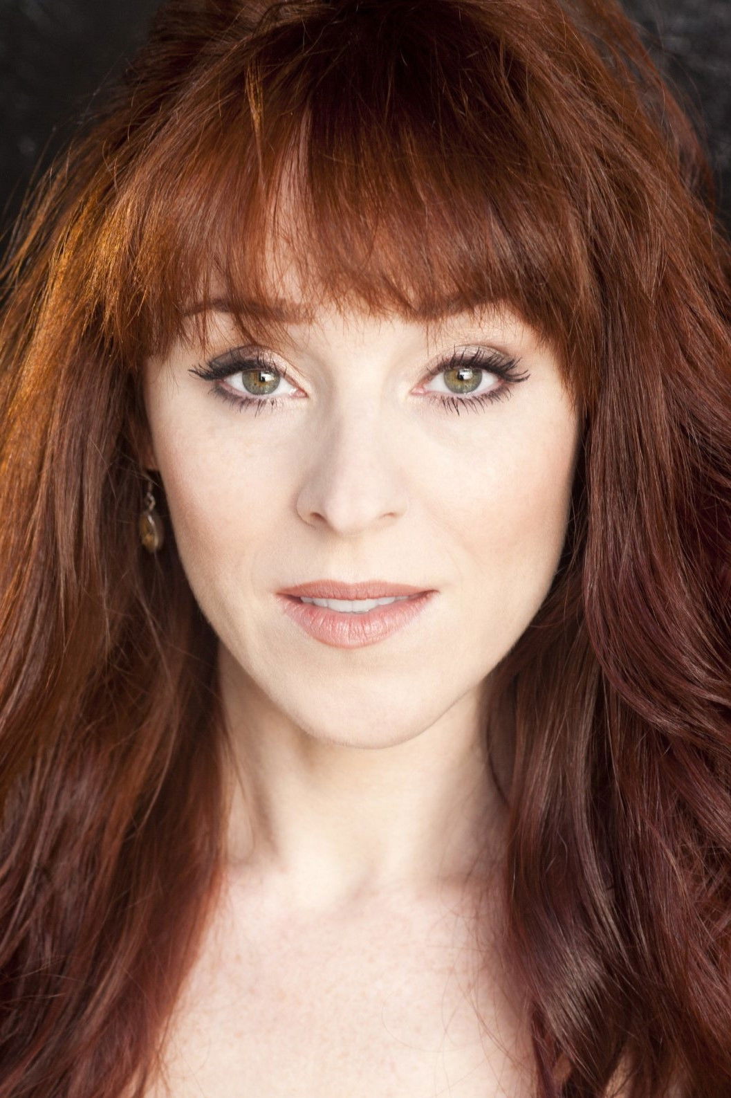 et billede af Ruth Connell