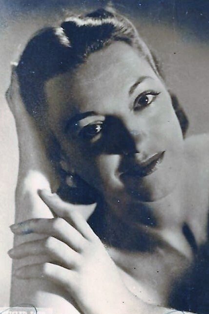 Nora Samsó's picture in the cast