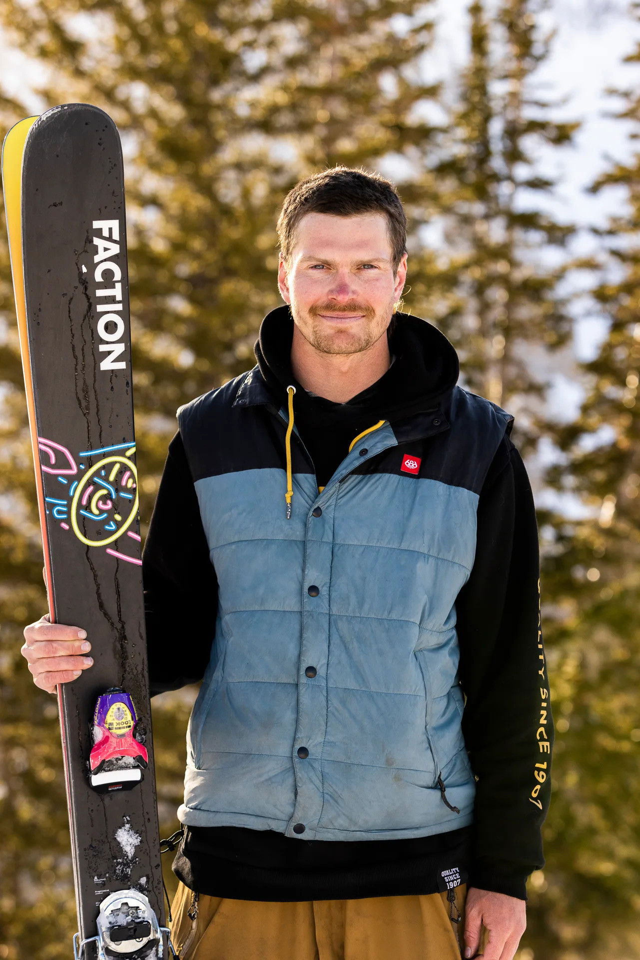 et billede af Duncan Adams