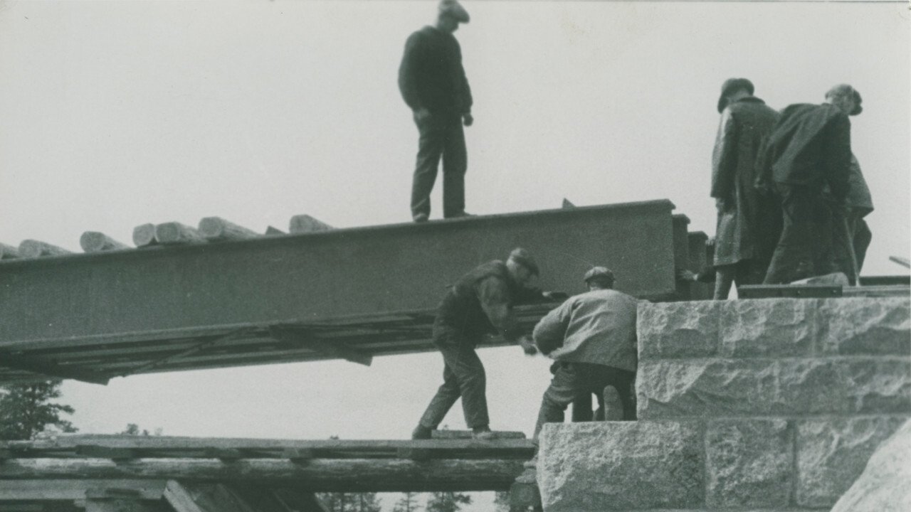 Raller of the Crown (1932)