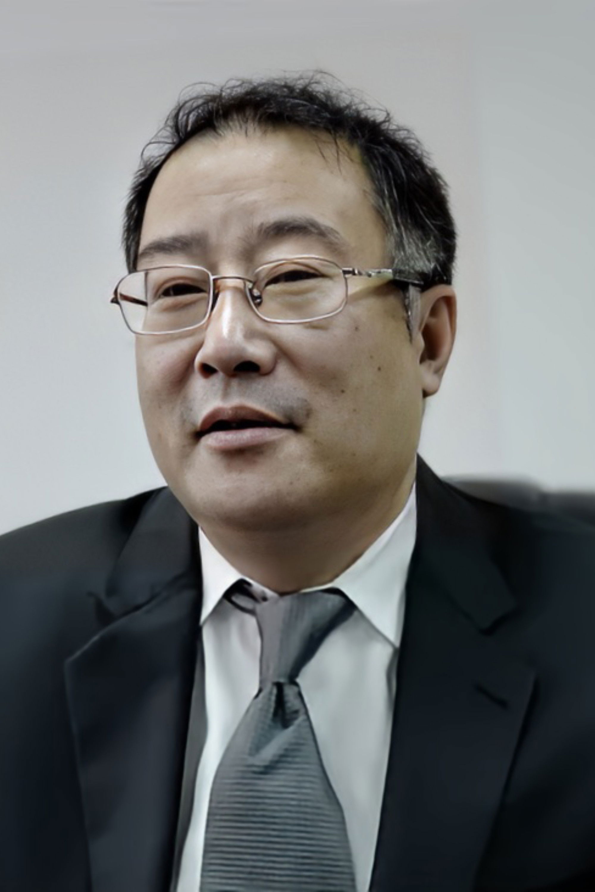 裘立新