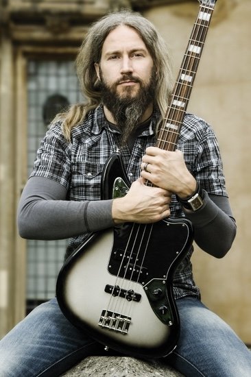 et billede af Troy Sanders