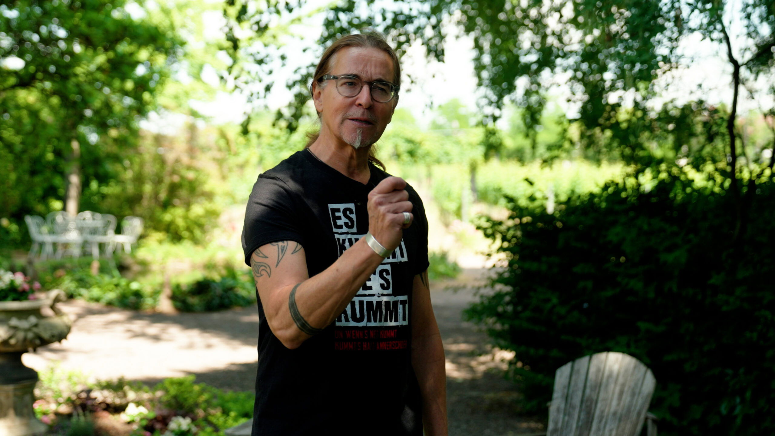 Imagem do Filme Hiwwe wie Driwwe Zwää - Als ob emol ned gelangt hädd!