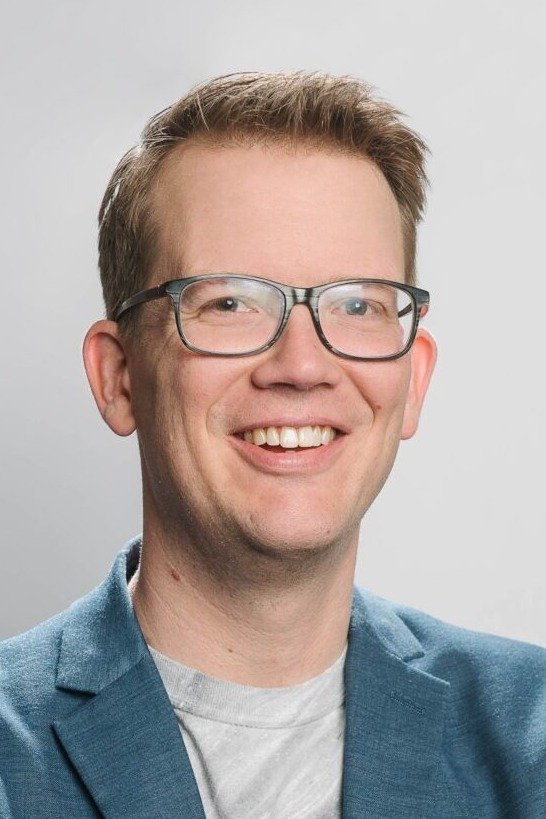 Hank Green's picture in the cast