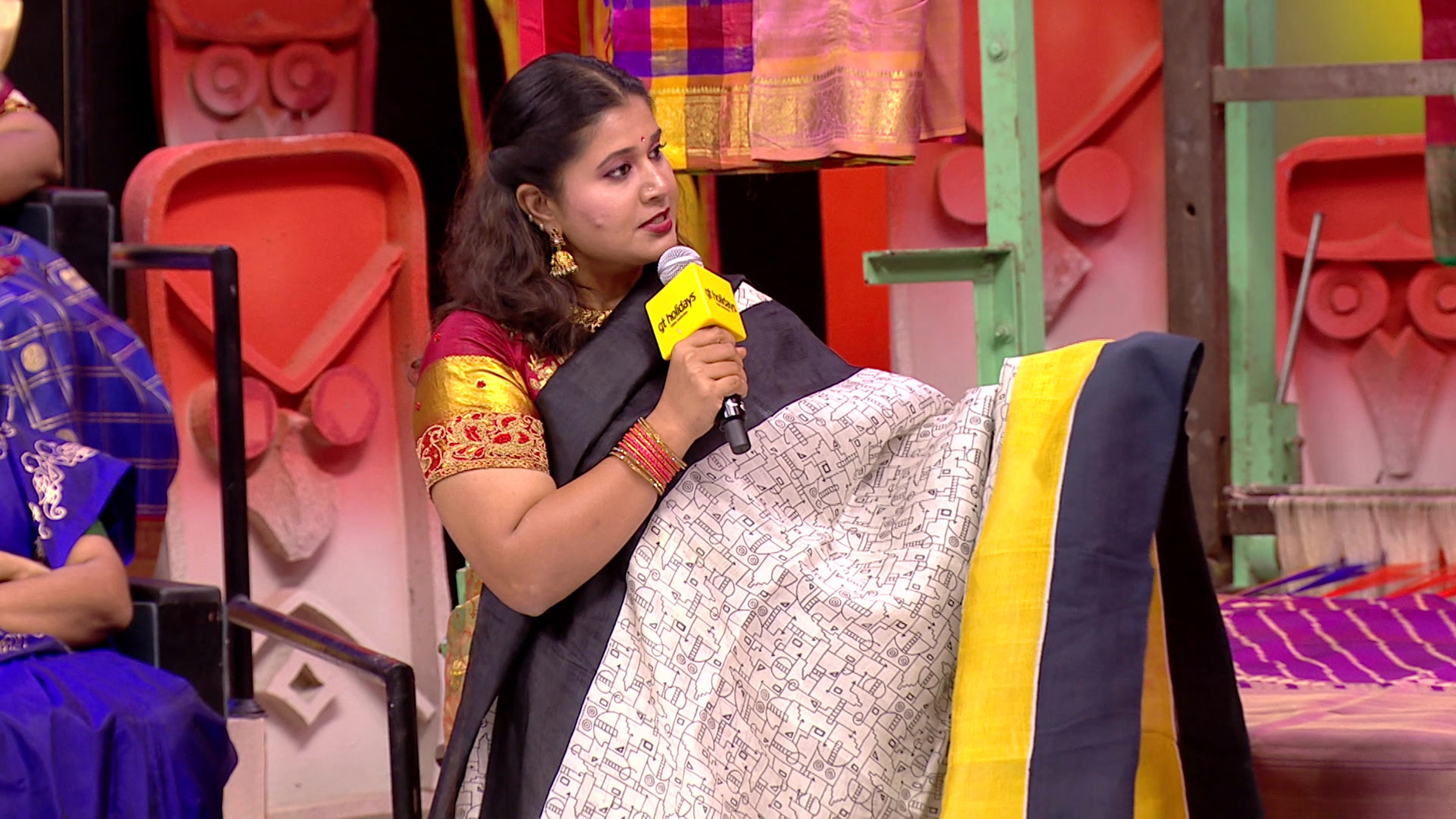 Episode 408 Pattupudavai: Supporters vs Critics