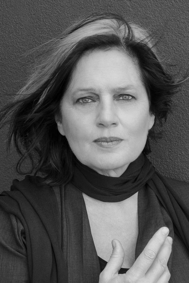 et billede af Julie McInnes