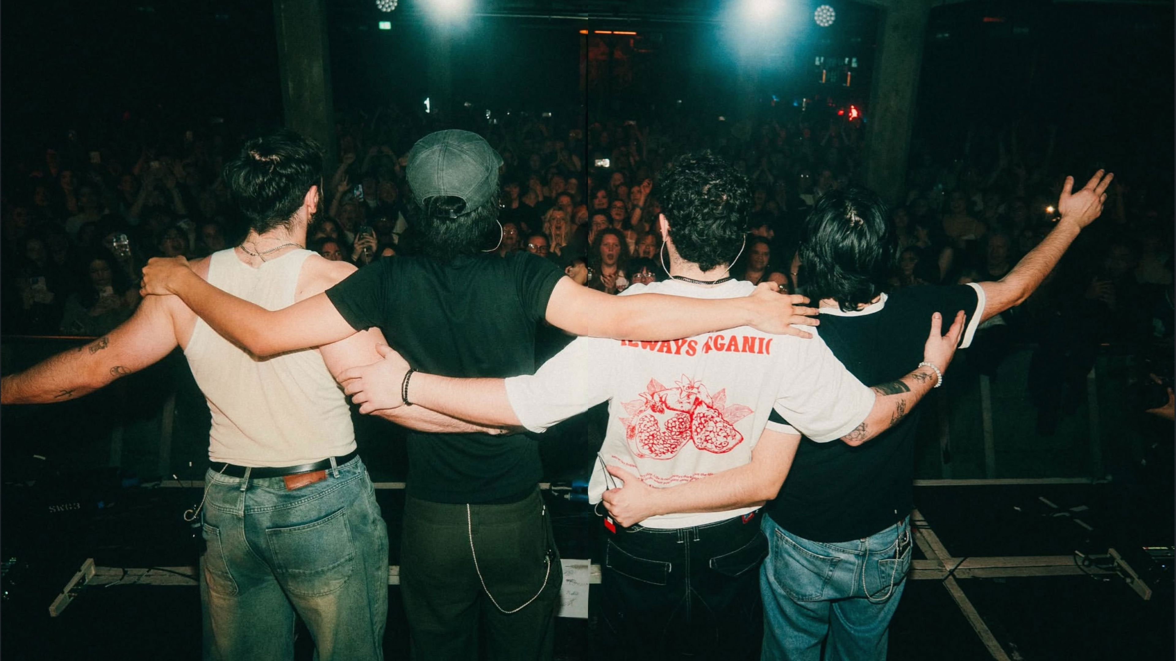 Internet Hometown Hero Tour: Live From London Background