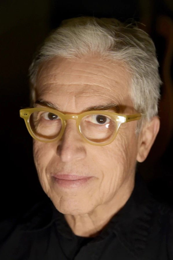 et billede af Louie Pérez