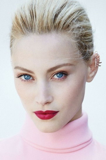 et billede af Sarah Gadon