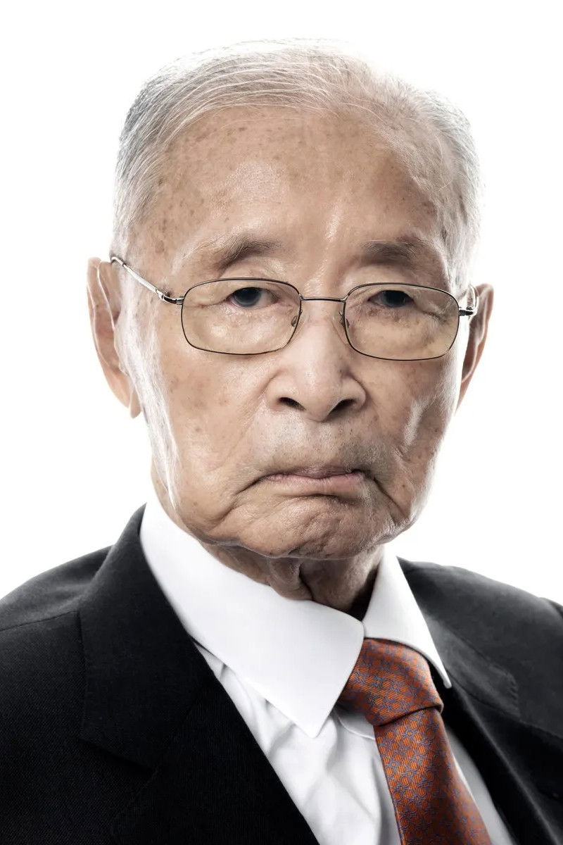 et billede af Paik Sun-yup