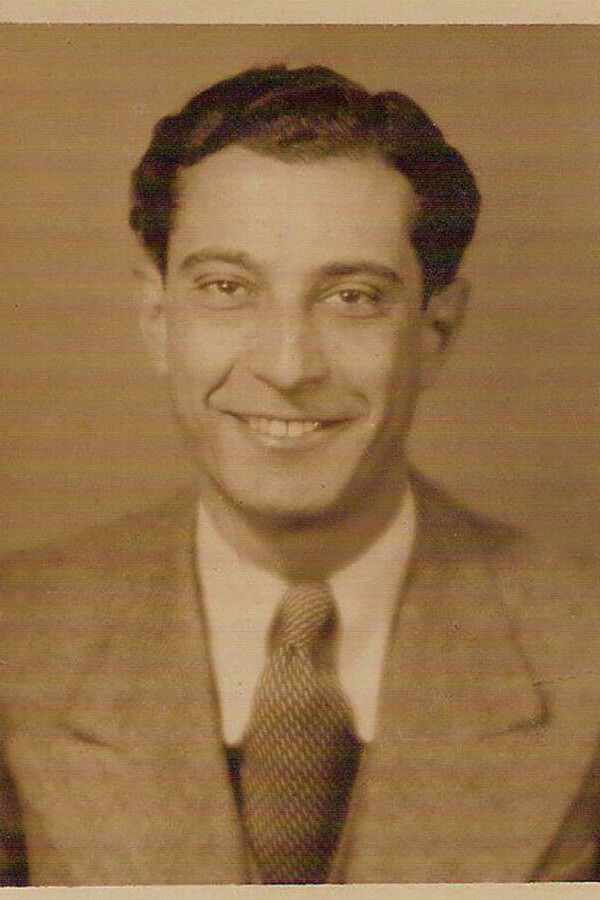 et billede af Muammer Esi