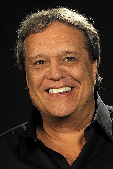 et billede af Dennis Carvalho