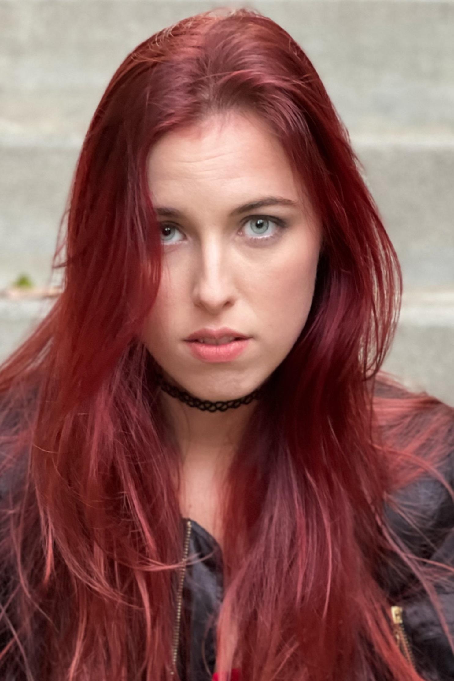 et billede af Samantha Mahurin