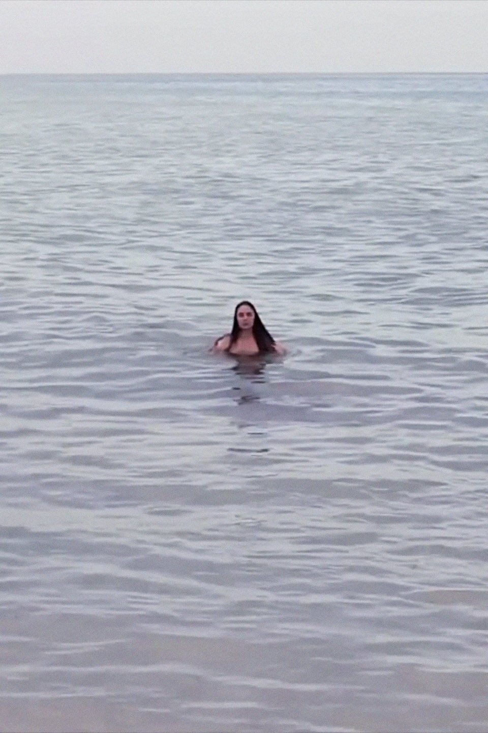Hot Beach Babe Aims to Please