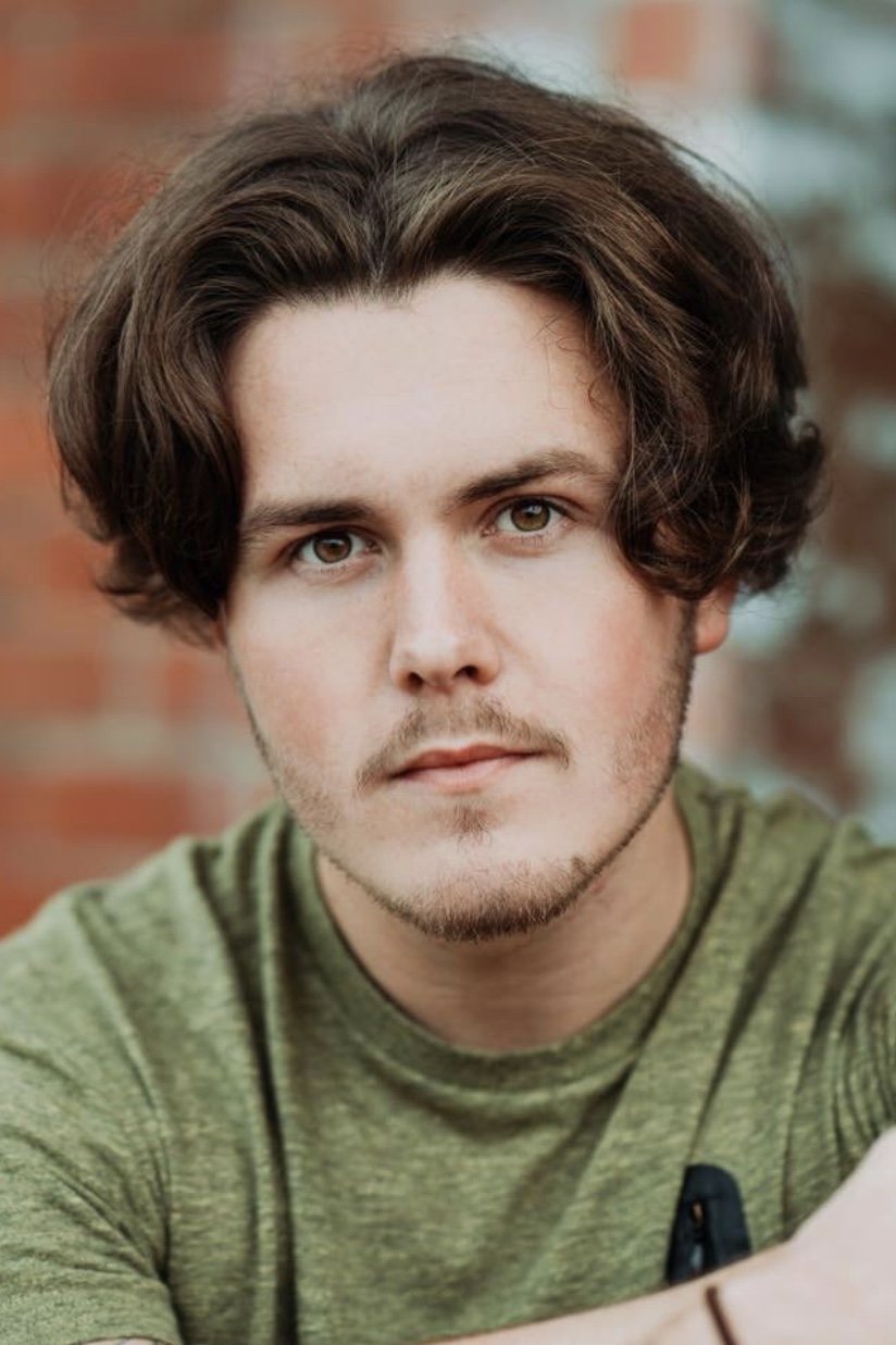 et billede af Gavin Lee Lewis