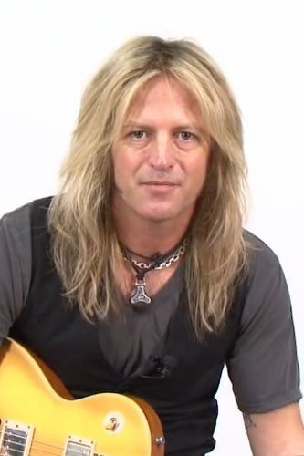 et billede af Doug Aldrich