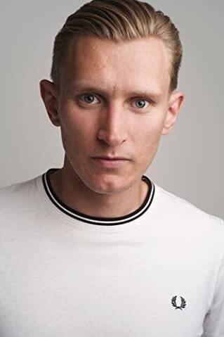 et billede af James Craze