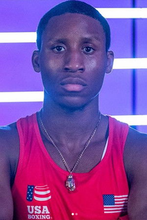 et billede af Bruce Carrington