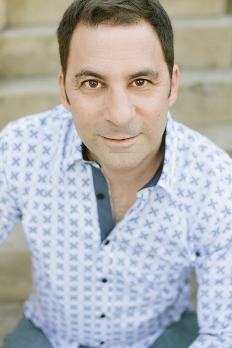 et billede af Amos Glick