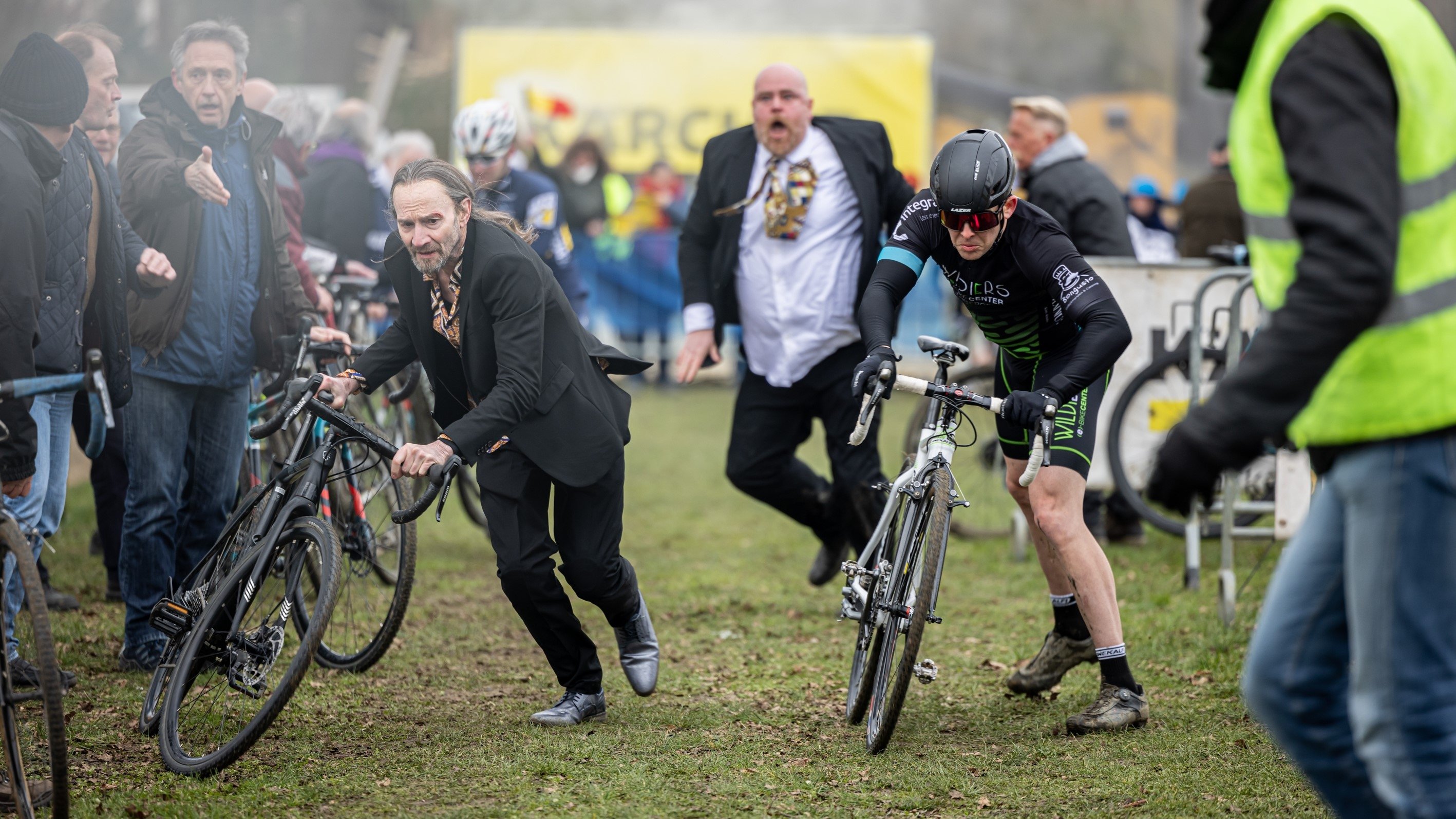 De Zonen van Van As - De cross