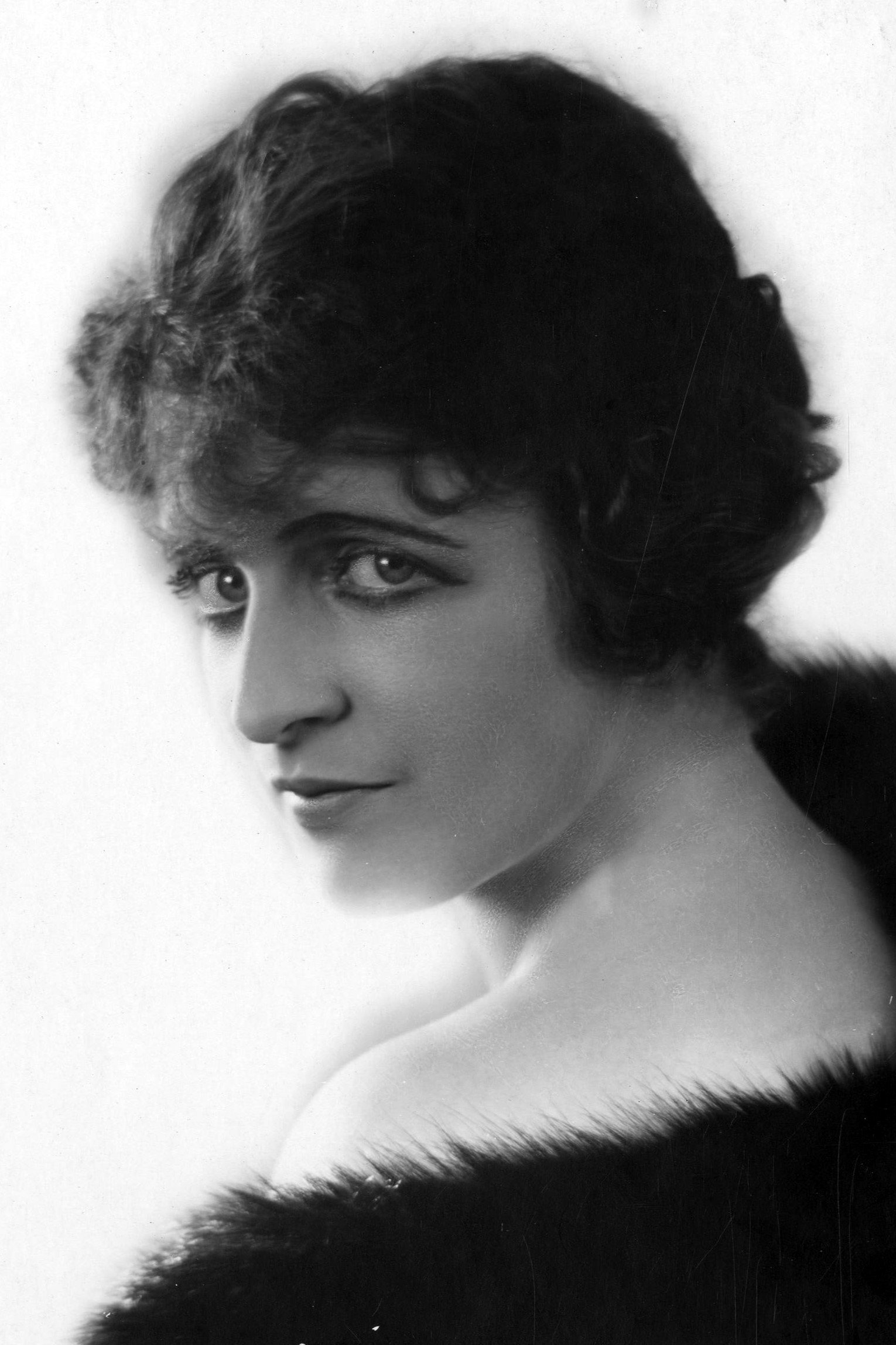 et billede af Olive Tell