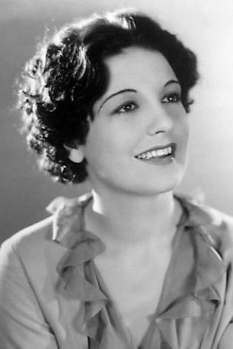 et billede af Phyllis Barry