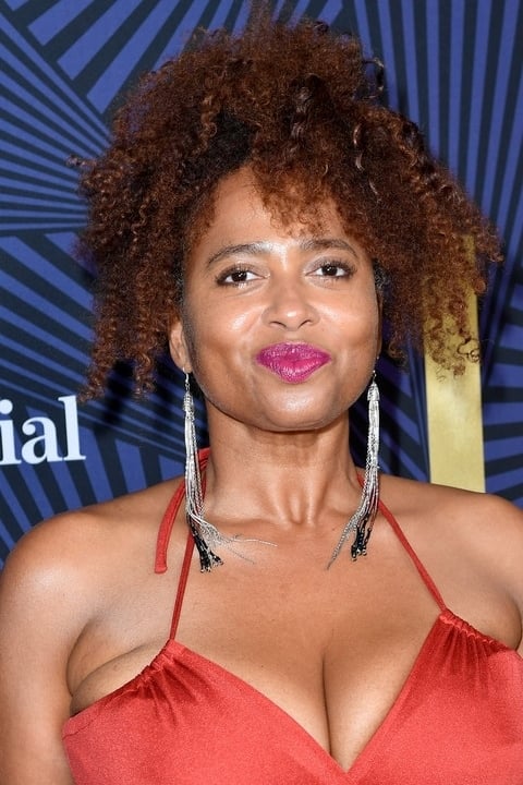 Lisa Nicole Carson. 