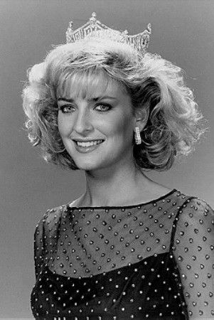 et billede af Sharlene Wells Hawkes