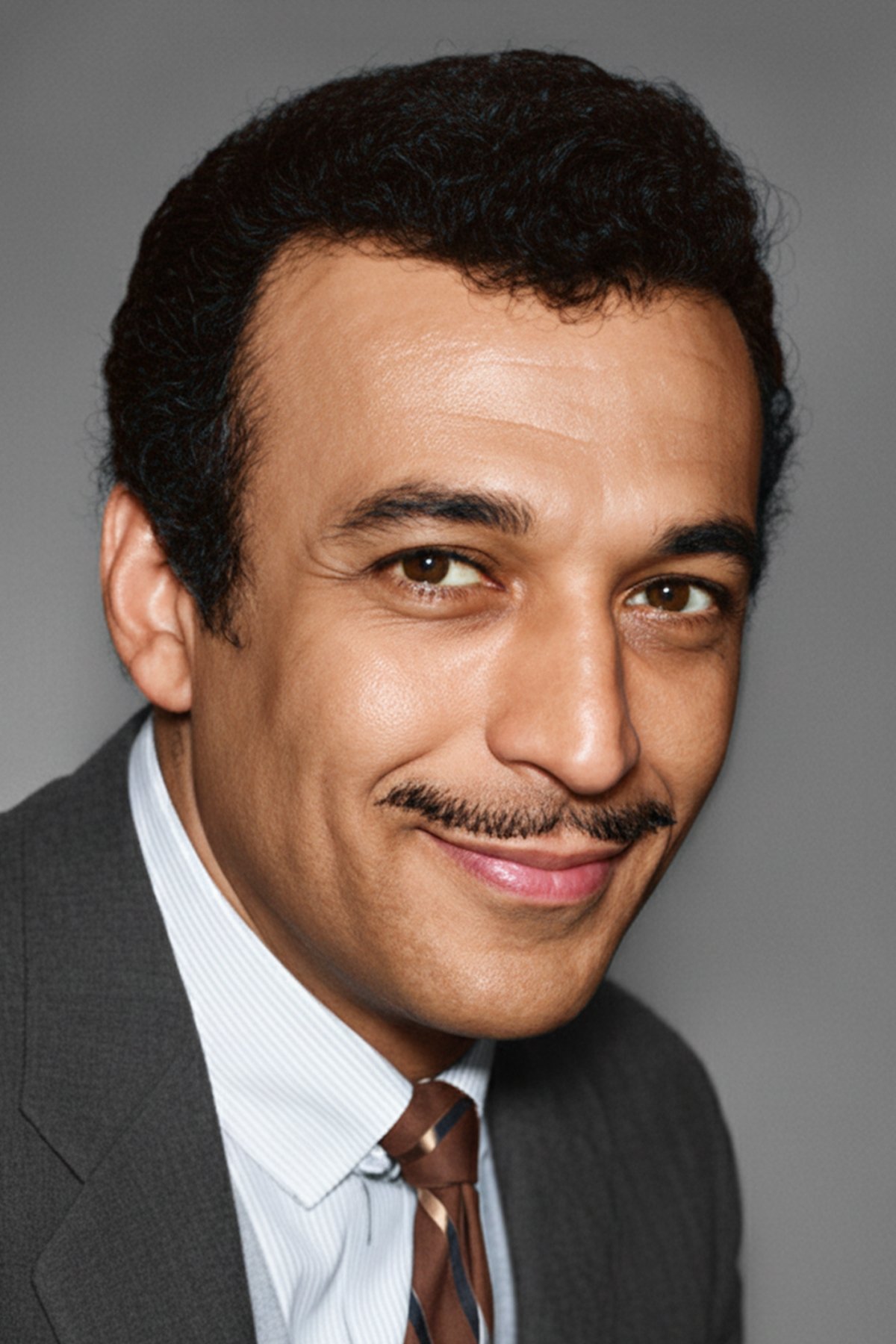 et billede af Sadri Alışık