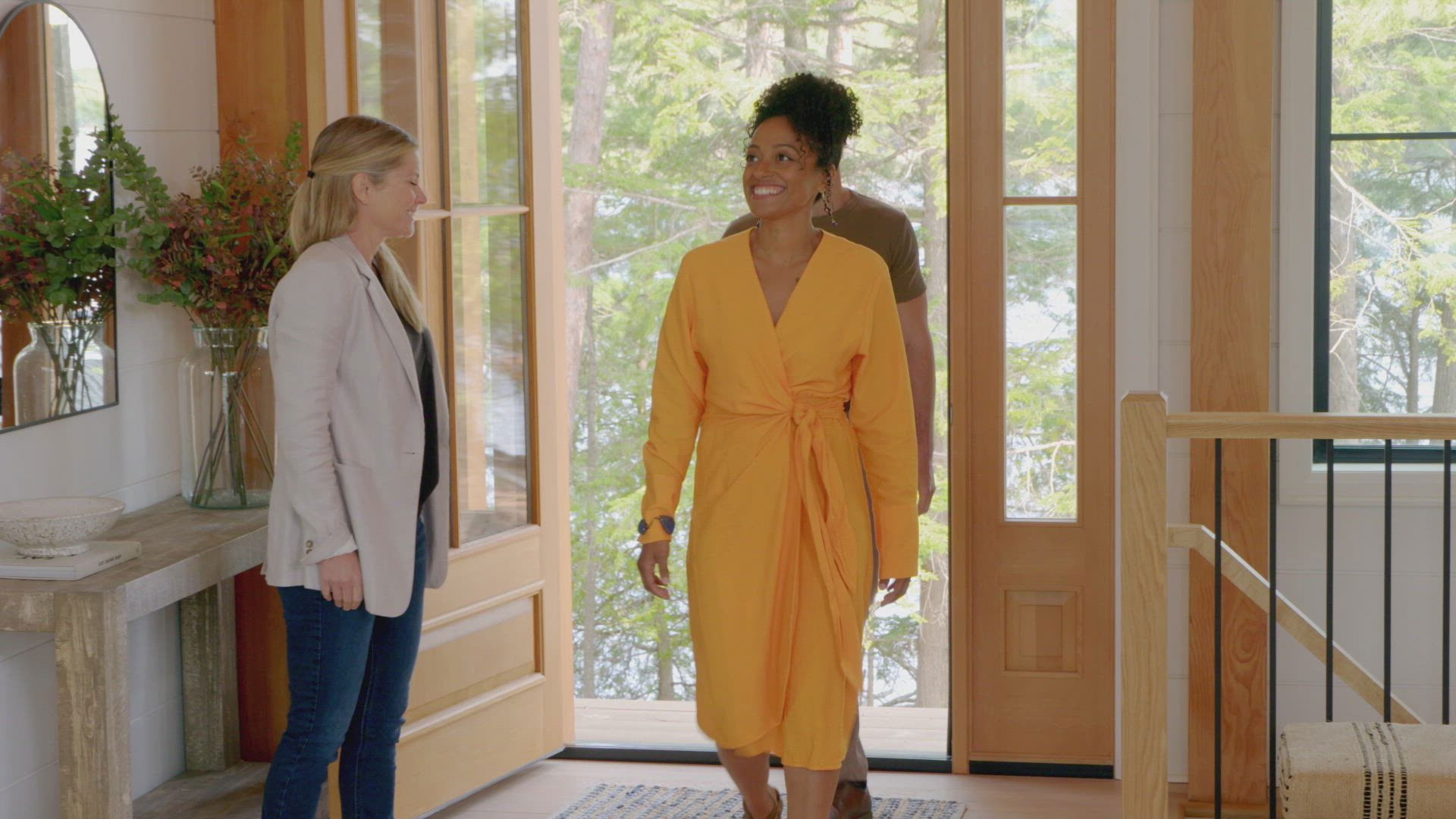 Lakefront Luxury S04E09 backdrop