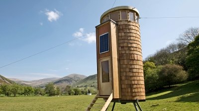Cabins in the Wild with Dick Strawbridge