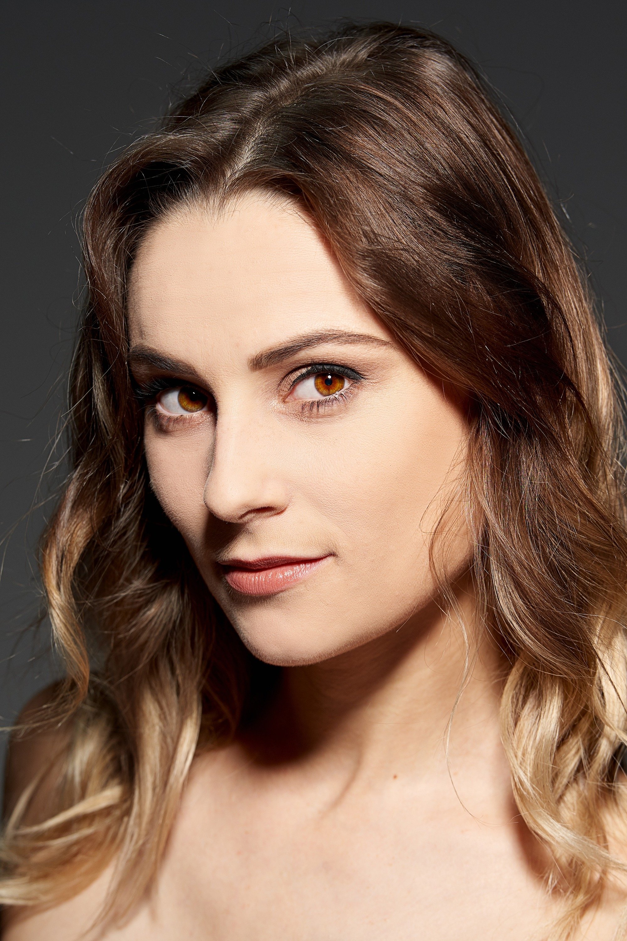 Mirell Sork as Ioana