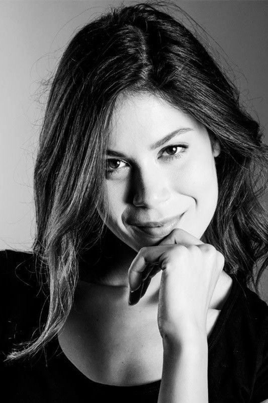 et billede af Oya Ünal